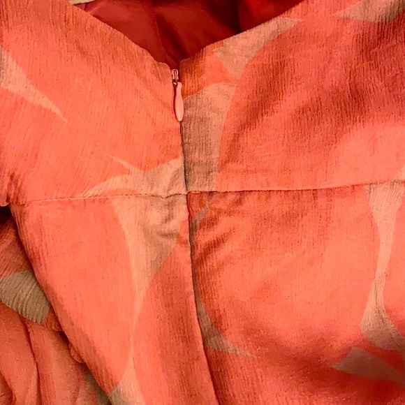 ERICA DAVIES | 100% Silk Ruffled Abstract Cami Top - Picture 6 of 7